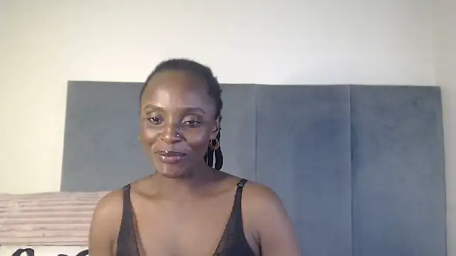 Snapshot of Jah-Queen chatting on 09/23/25, 07:10 Jah-Queen online show from 09/23/25, 07:10