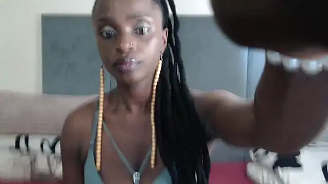 Snapshot of Jah-Queen chatting on 10/08/25, 12:28 Jah-Queen online show from 10/08/25, 12:28
