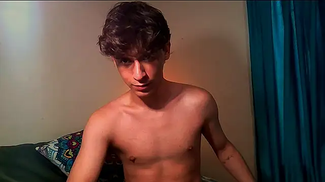 Snapshot of RoberthAlv chatting on 09/18/25, 11:35 RoberthAlv online show from 09/18/25, 11:35