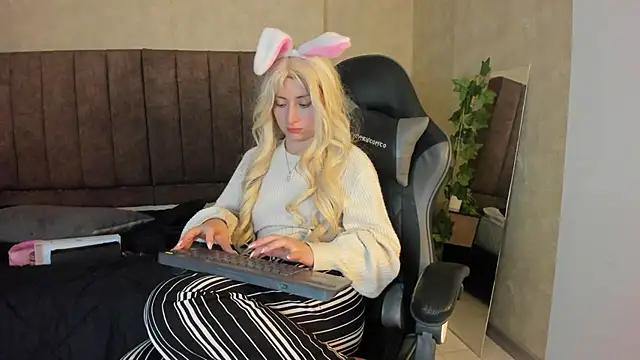 AriMonoban online show from 11/12/25, 12:26