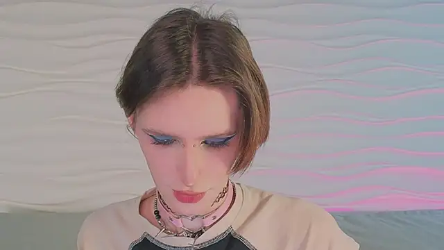 Snapshot of madi_snow chatting on 11/15/25, 05:11 madi snow online show from 11/15/25, 05:11