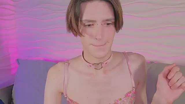 Snapshot of madi_snow chatting on 10/26/25, 05:19 madi snow online show from 10/26/25, 05:19