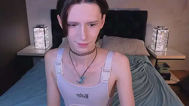 Snapshot of madi_snow chatting on 09/20/25, 05:23 madi snow online show from 09/20/25, 05:23
