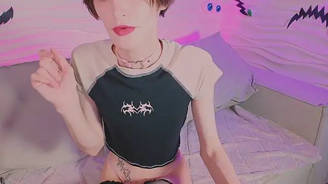 Snapshot of madi_snow chatting on 10/29/25, 05:28 madi snow online show from 10/29/25, 05:28