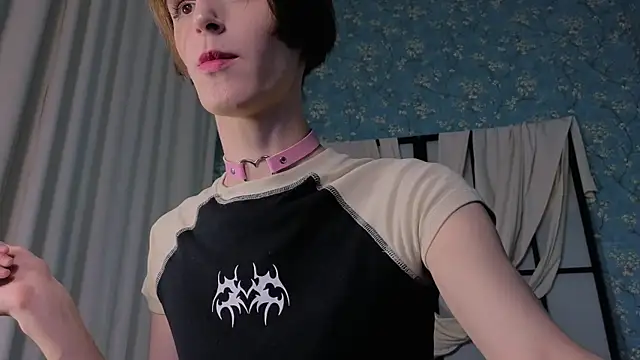 Snapshot of madi_snow chatting on 10/30/25, 12:58 madi snow online show from 10/30/25, 12:58