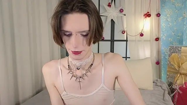 Snapshot of madi_snow chatting on 12/18/25, 12:20 madi snow online show from 12/18/25, 12:20