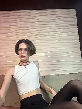 Snapshot of madi_snow chatting on 11/27/25, 05:19 madi snow online show from 11/27/25, 05:19