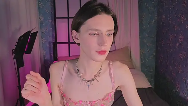 Snapshot of madi_snow chatting on 11/09/25, 12:20 madi snow online show from 11/09/25, 12:20