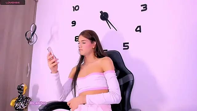 Snapshot of _Mia_Pink_ chatting on 10/06/25, 10:21 Mia Pink online show from 10/06/25, 10:21