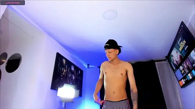  Mia Pink  online show from 03/15/26, 02:07