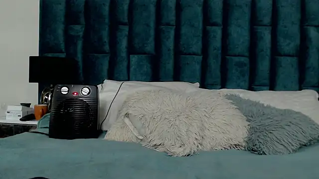 Emma Foxi online show from 11/26/25, 09:48