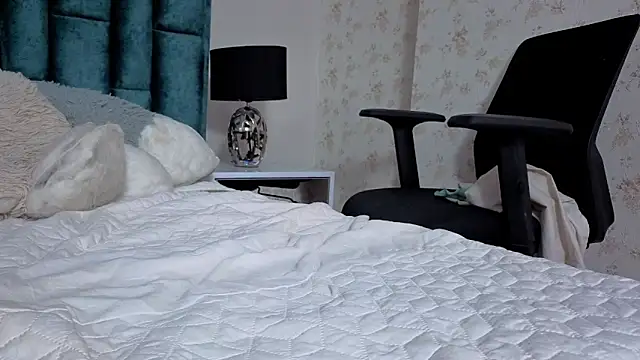 Emma Foxi online show from 02/02/26, 07:57