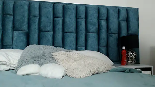 Emma Foxi online show from 10/25/25, 09:04