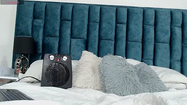 Emma Foxi online show from 11/14/25, 09:18