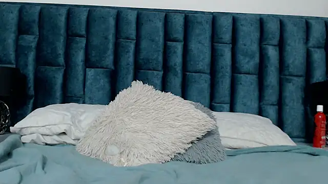 Emma Foxi online show from 10/26/25, 07:47