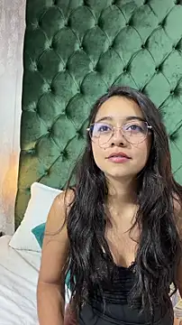 Lily June online show from 05/13/26, 04:58