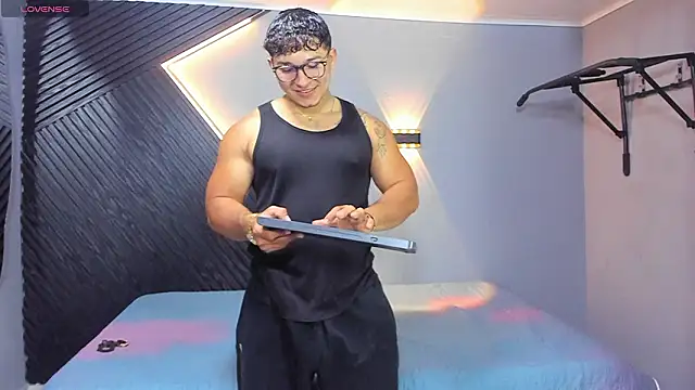 Snapshot of Horny_nick18 chatting on 03/12/26, 12:42 Horny nick18 online show from 03/12/26, 12:42