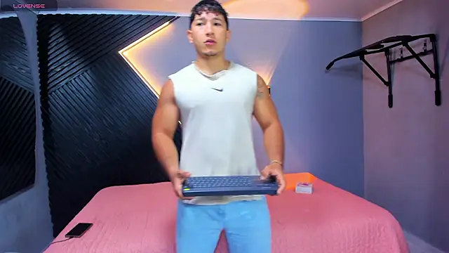 Snapshot of Horny_nick18 chatting on 03/28/26, 12:17 Horny nick18 online show from 03/28/26, 12:17