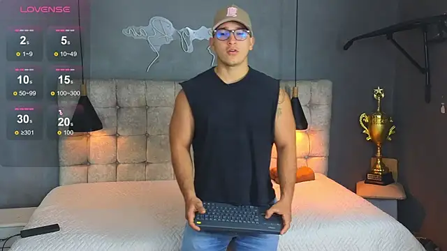 Horny nick18 online show from 12/23/25, 09:19