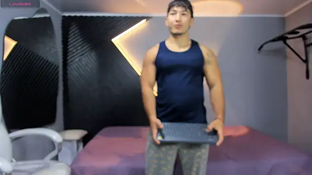 Snapshot of Horny_nick18 chatting on 04/18/26, 11:12 Horny nick18 online show from 04/18/26, 11:12