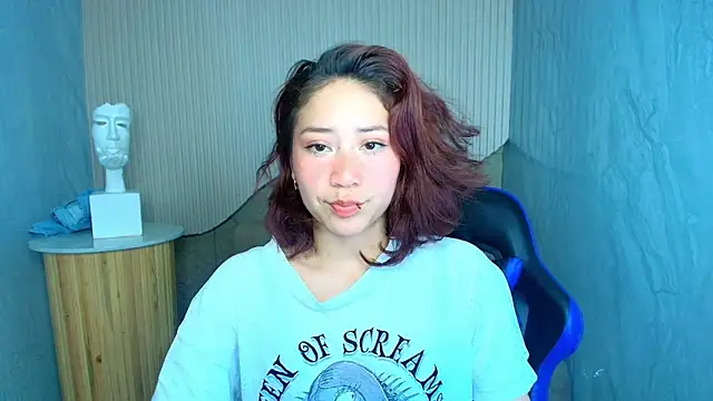 valentina r  online show from 10/11/25, 03:18