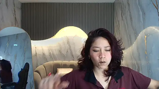 valentina r  online show from 11/30/25, 03:18