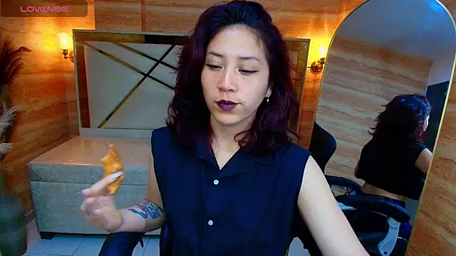 valentina r  online show from 12/04/25, 12:48