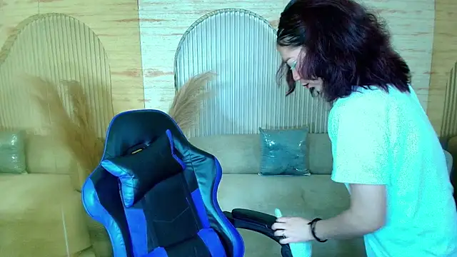 valentina r  online show from 10/19/25, 03:20