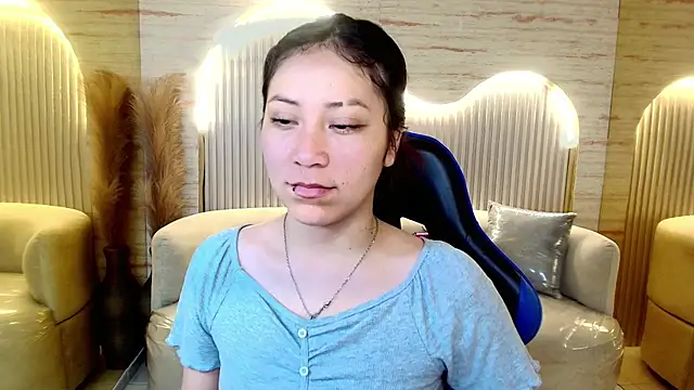 valentina r  online show from 03/25/26, 03:17