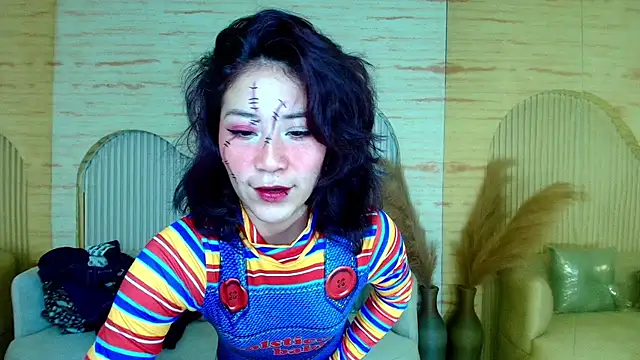 valentina r  online show from 10/31/25, 03:14