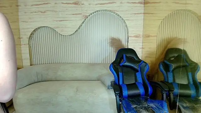 valentina r  online show from 10/24/25, 03:27