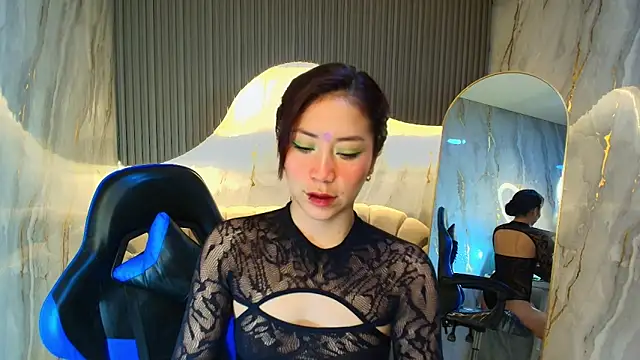 valentina r  online show from 11/21/25, 03:16