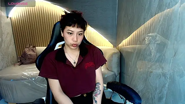 valentina r  online show from 04/19/26, 03:07