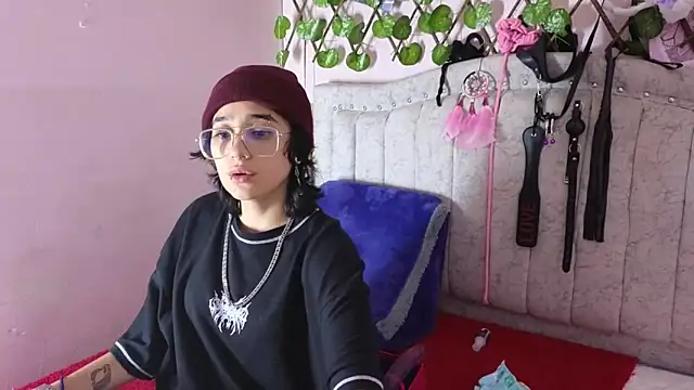 katalinathxandbritney1 online show from 09/22/25, 02:39