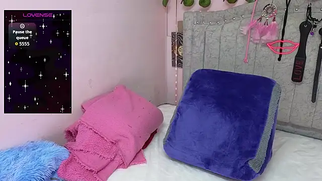 katalinathxandbritney1 online show from 09/19/25, 09:19