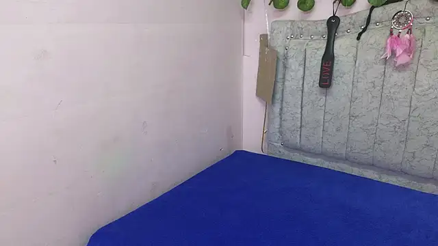 katalinathxandbritney1 online show from 09/26/25, 10:16