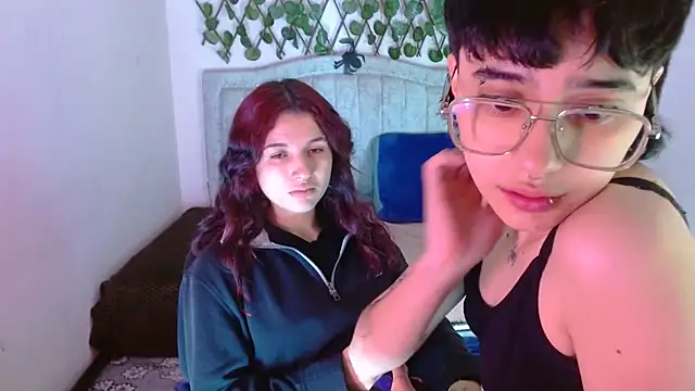 katalinathxandbritney1 online show from 12/17/25, 02:38