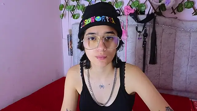 katalinathxandbritney1 online show from 09/22/25, 11:44