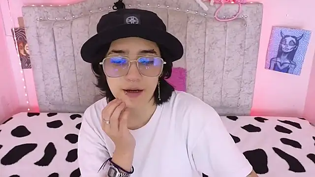 katalinathxandbritney1 online show from 09/15/25, 09:15