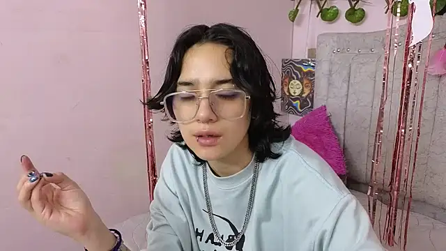 katalinathxandbritney1 online show from 10/03/25, 08:32