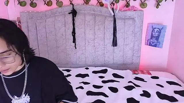 katalinathxandbritney1 online show from 09/13/25, 09:59