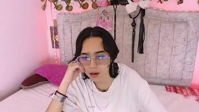 katalinathxandbritney1 online show from 09/17/25, 05:59