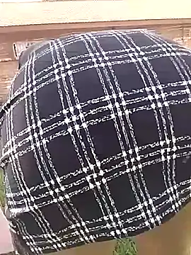 SweetHoney21  online show from 11/29/25, 09:53