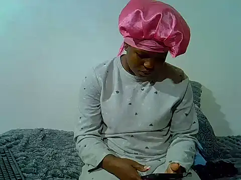 Snapshot of SweetHoney21_ chatting on 05/18/26, 10:31 SweetHoney21 online show from 05/18/26, 10:31