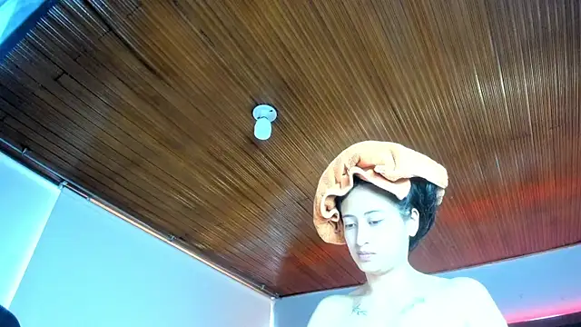 Adhara7 online show from 11/13/25, 07:51