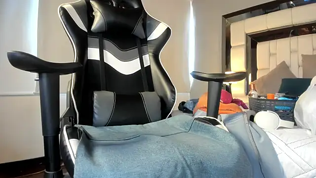 Adhara7 online show from 10/20/25, 06:19