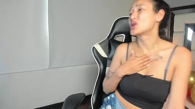 Snapshot of Adhara7 chatting on 12/22/25, 08:09 Adhara7 online show from 12/22/25, 08:09