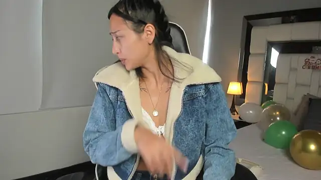 Adhara7 online show from 12/18/25, 07:29