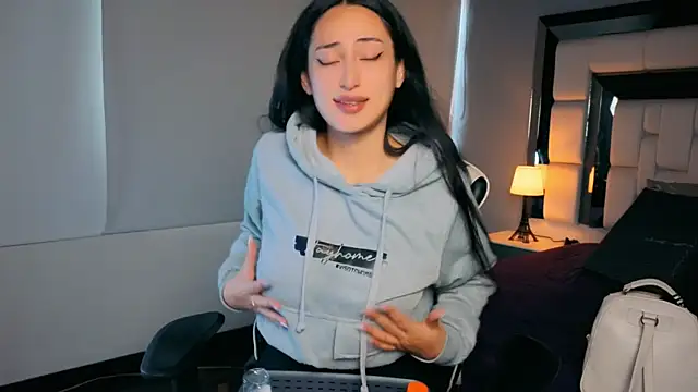 Adhara7 online show from 04/12/26, 07:39