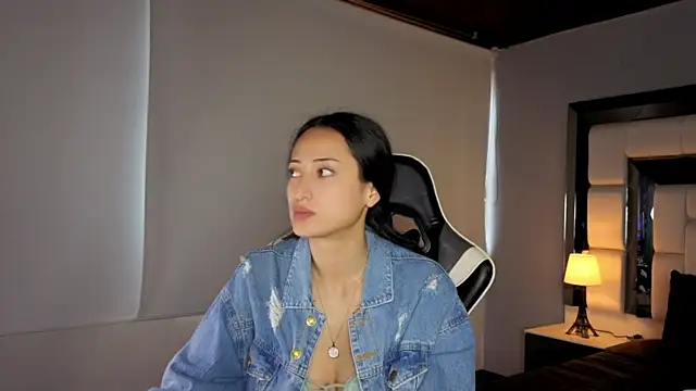 Adhara7 online show from 04/17/26, 08:44